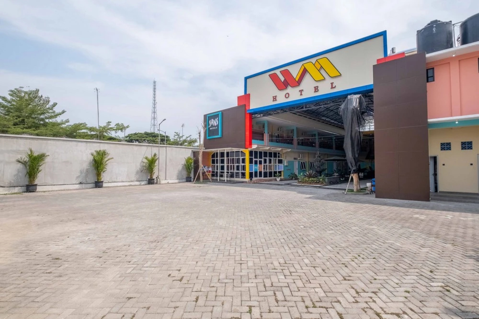 Sans WM Hotel Blitar