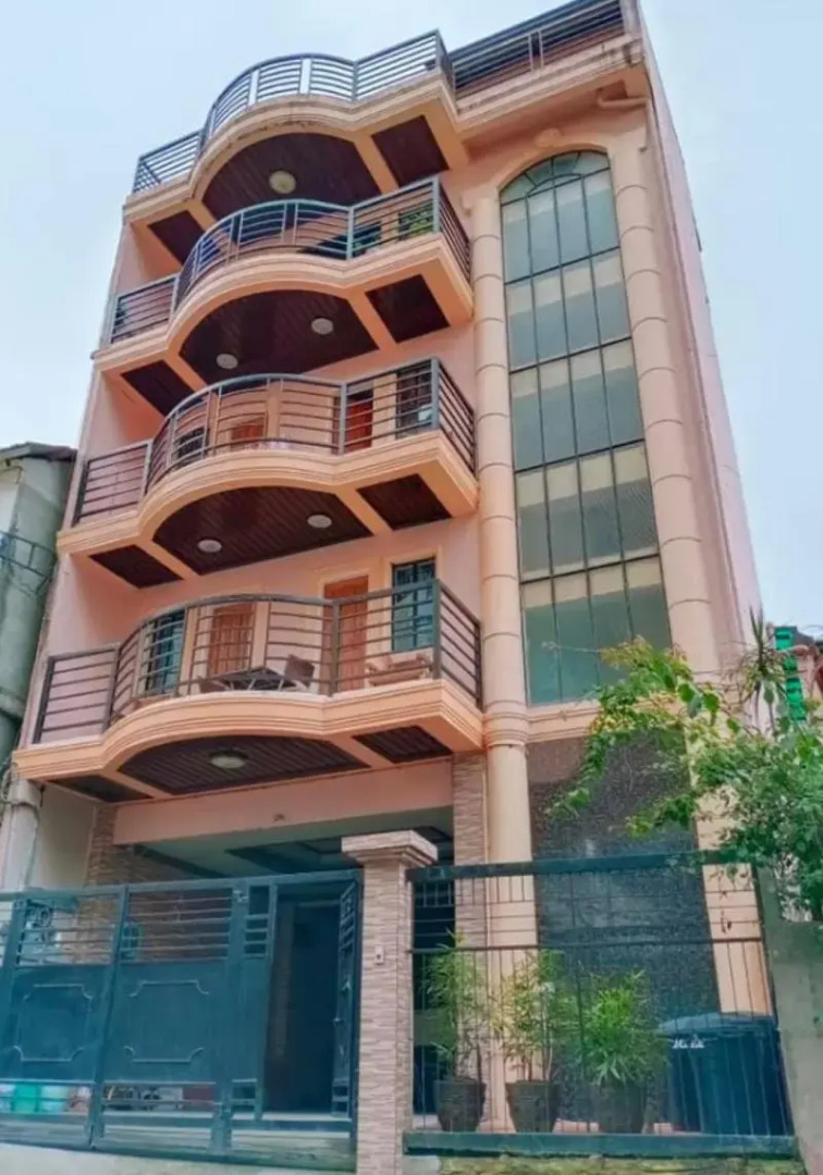 Reddoorz Hostel @ Faes Transient House