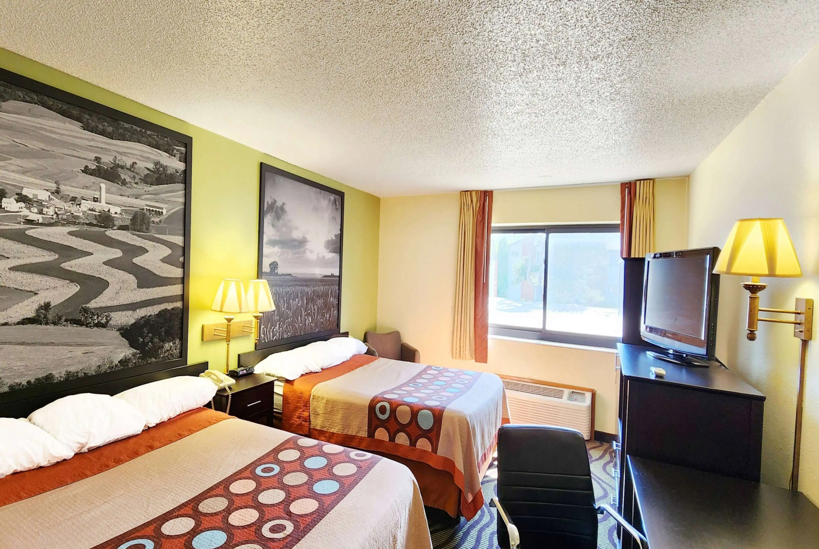 Super 8 by Wyndham Newton