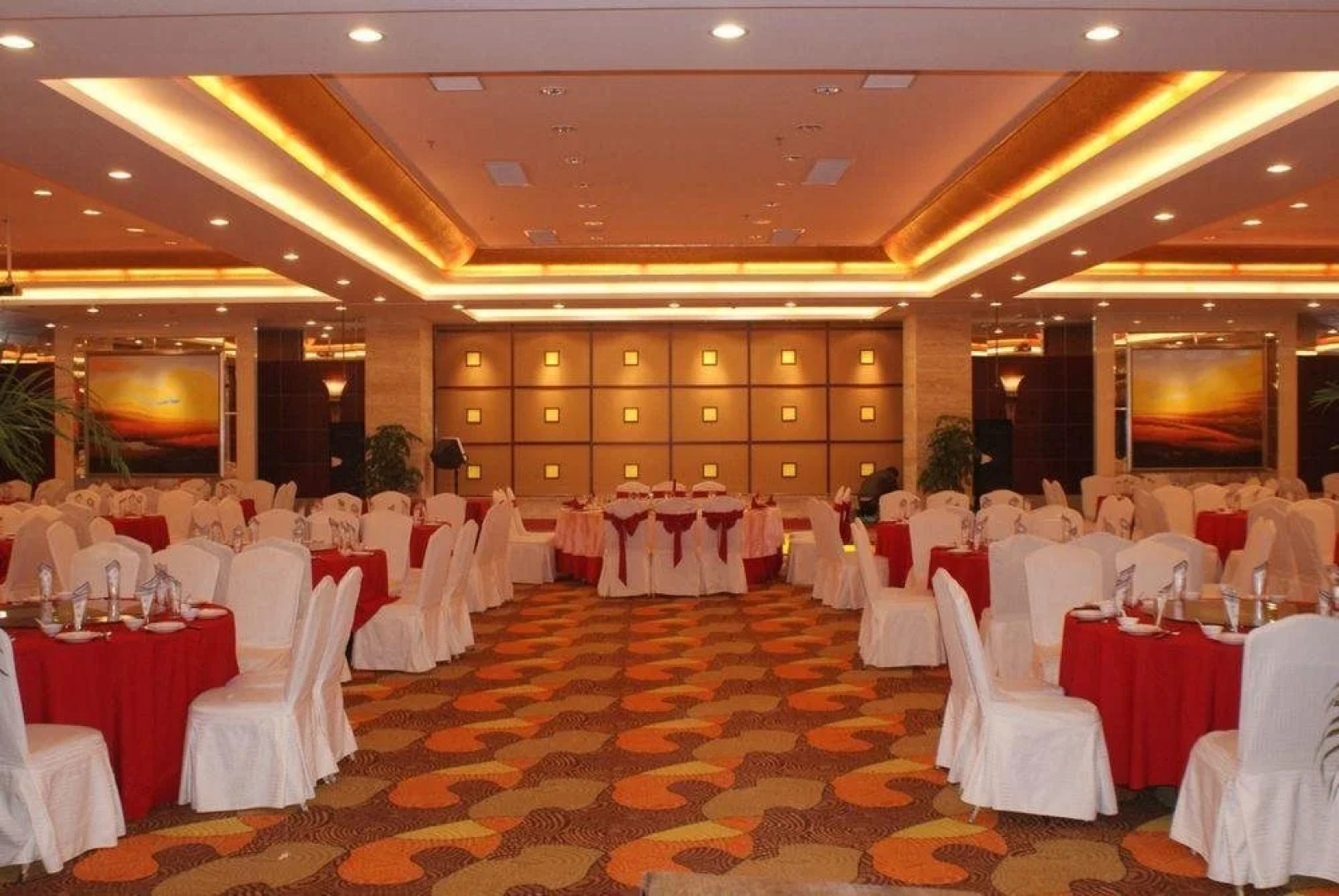Yangzhou Chenmao Jingjiang Hotel