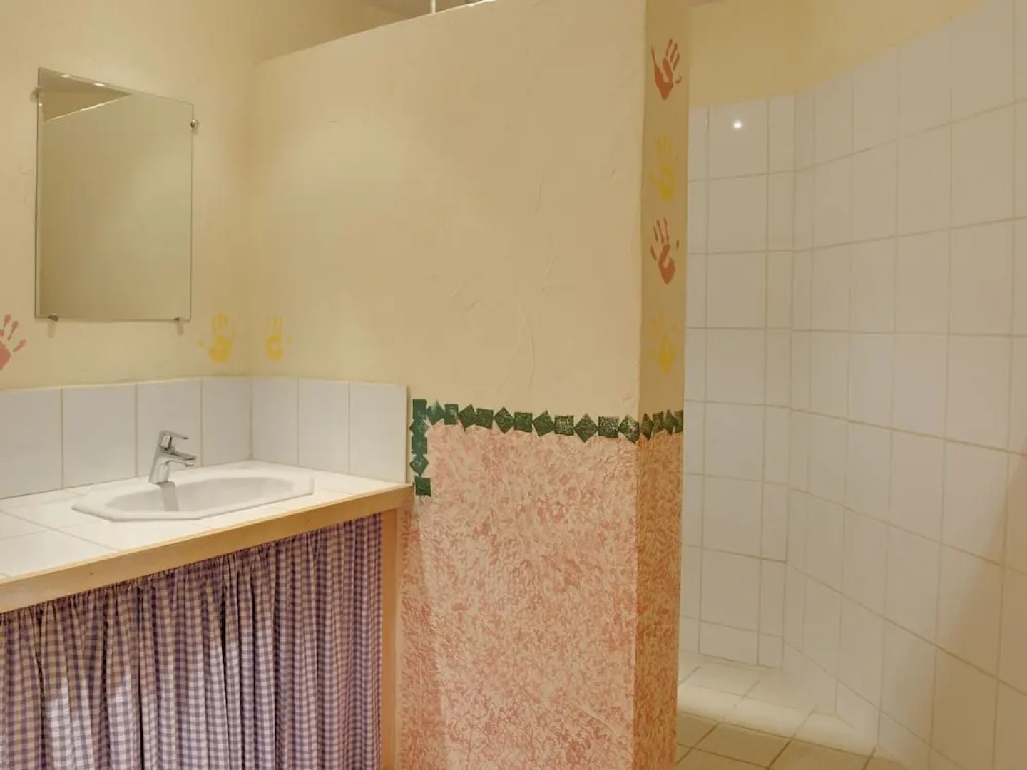 Secluded Holiday Home in Lacapelle-biron With Swimming Pool