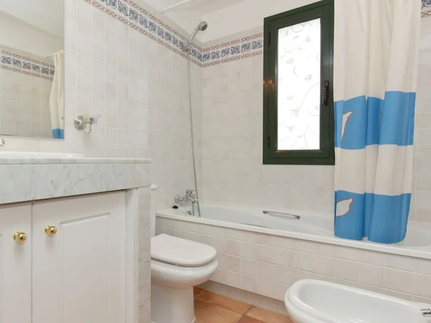 Quaint Villa in Navata With Fenced Garden