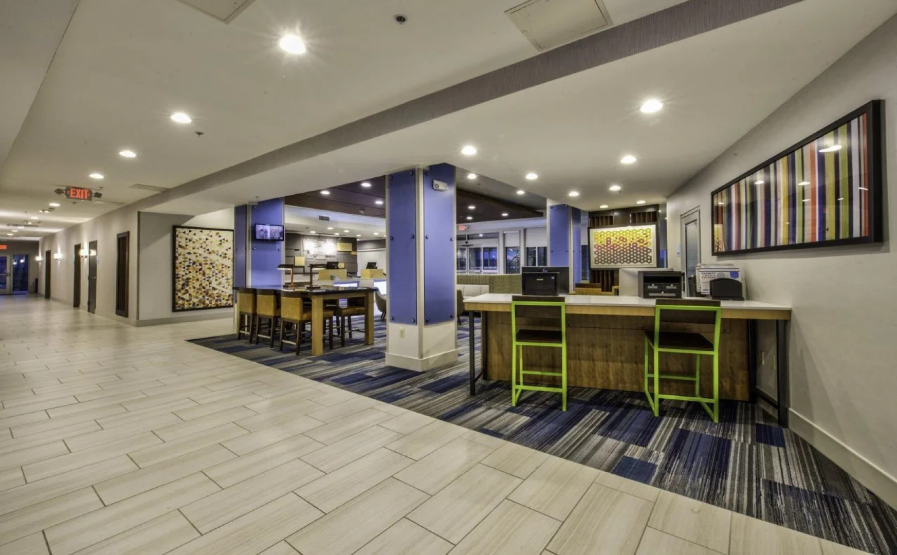 Holiday Inn Express & Suites Dallas NW - Farmers Branch by IHG