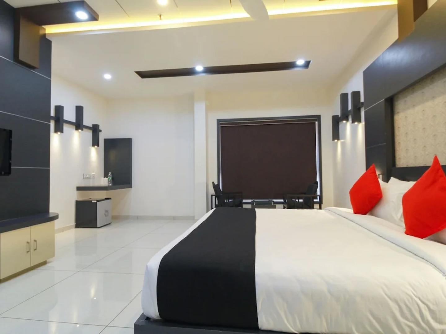 Capital O 29700 Le Moshe Inn