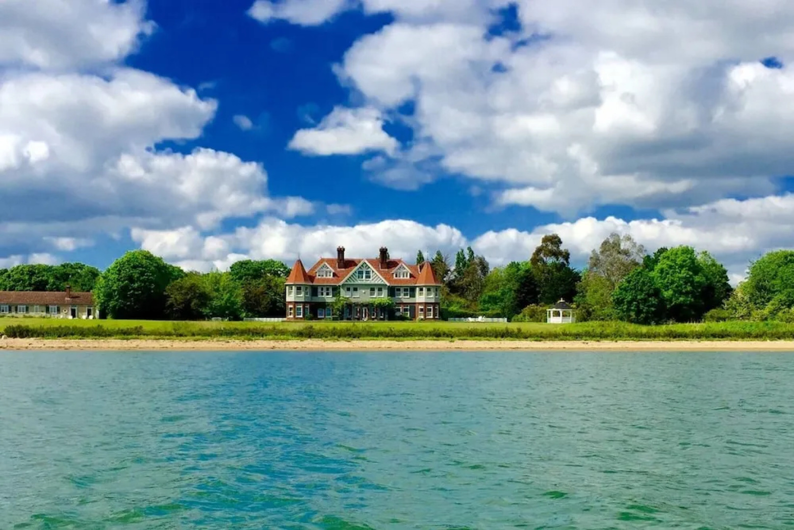 Manor Beach 1 / 4-bed Home on Osea Island, Essex