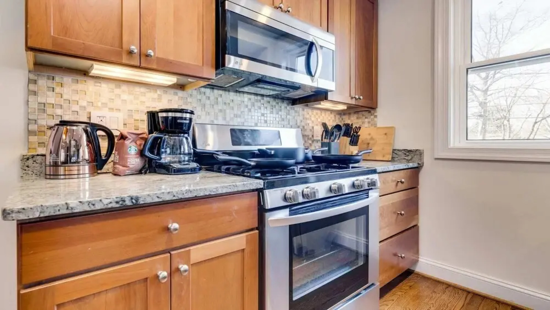 Spacious Colonial House in Alexandria | CozySuites