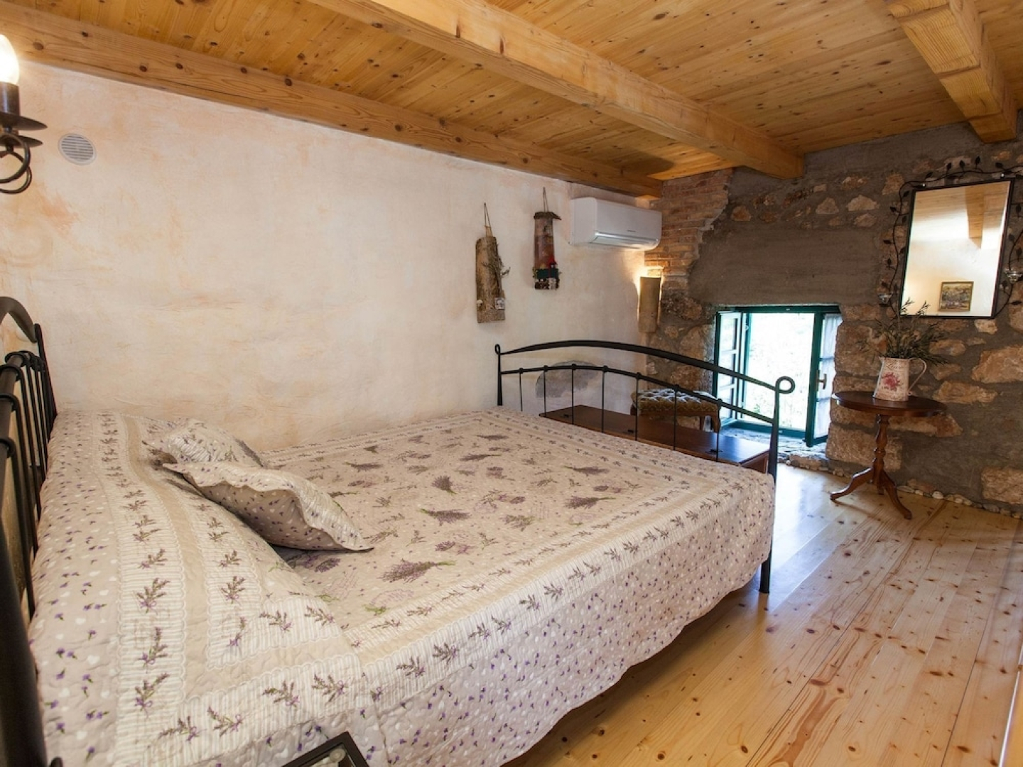 Authentic Large Villa With Private Swimming Pool & Wellness