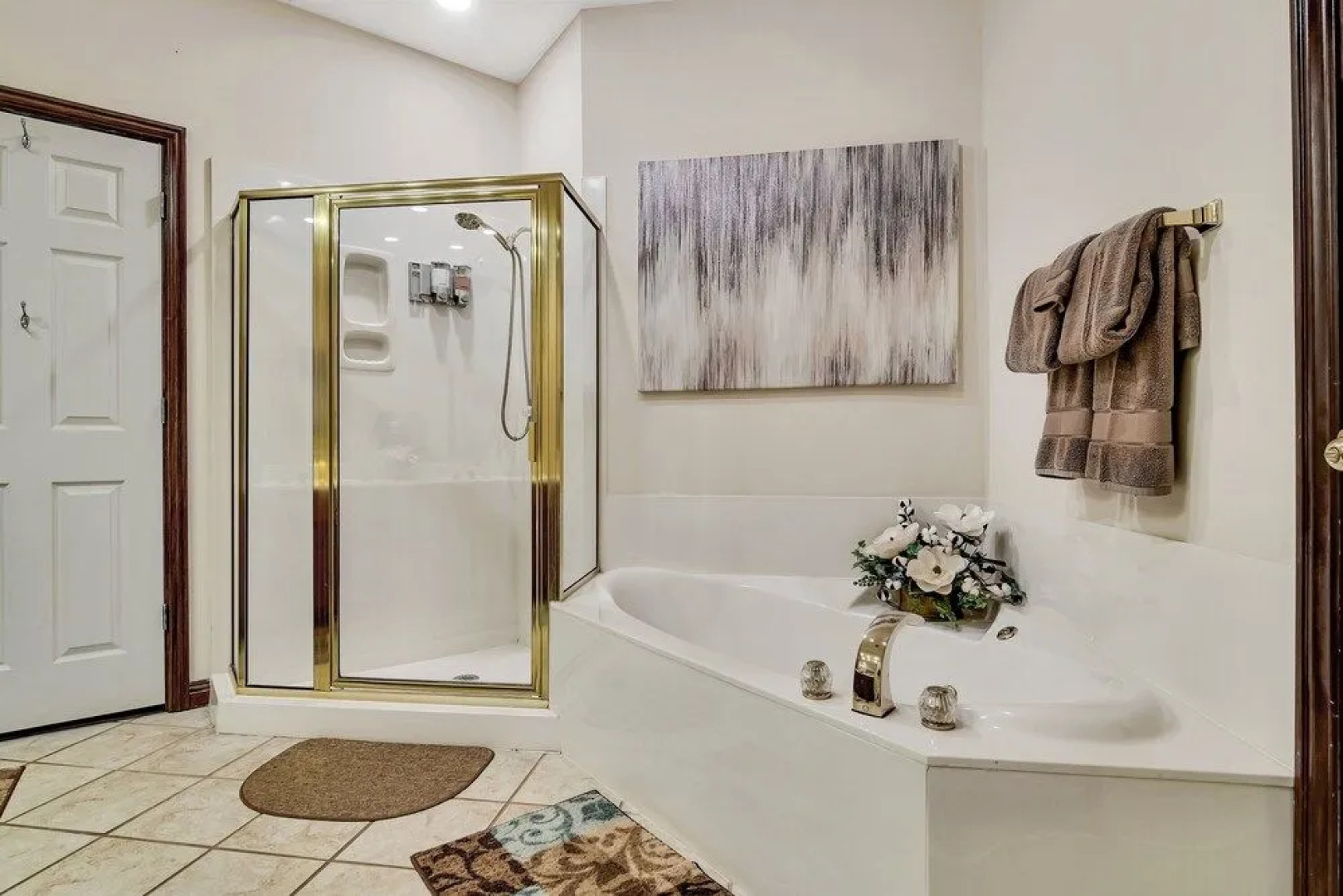 Reflection 2 Bedroom Condo by Redawning