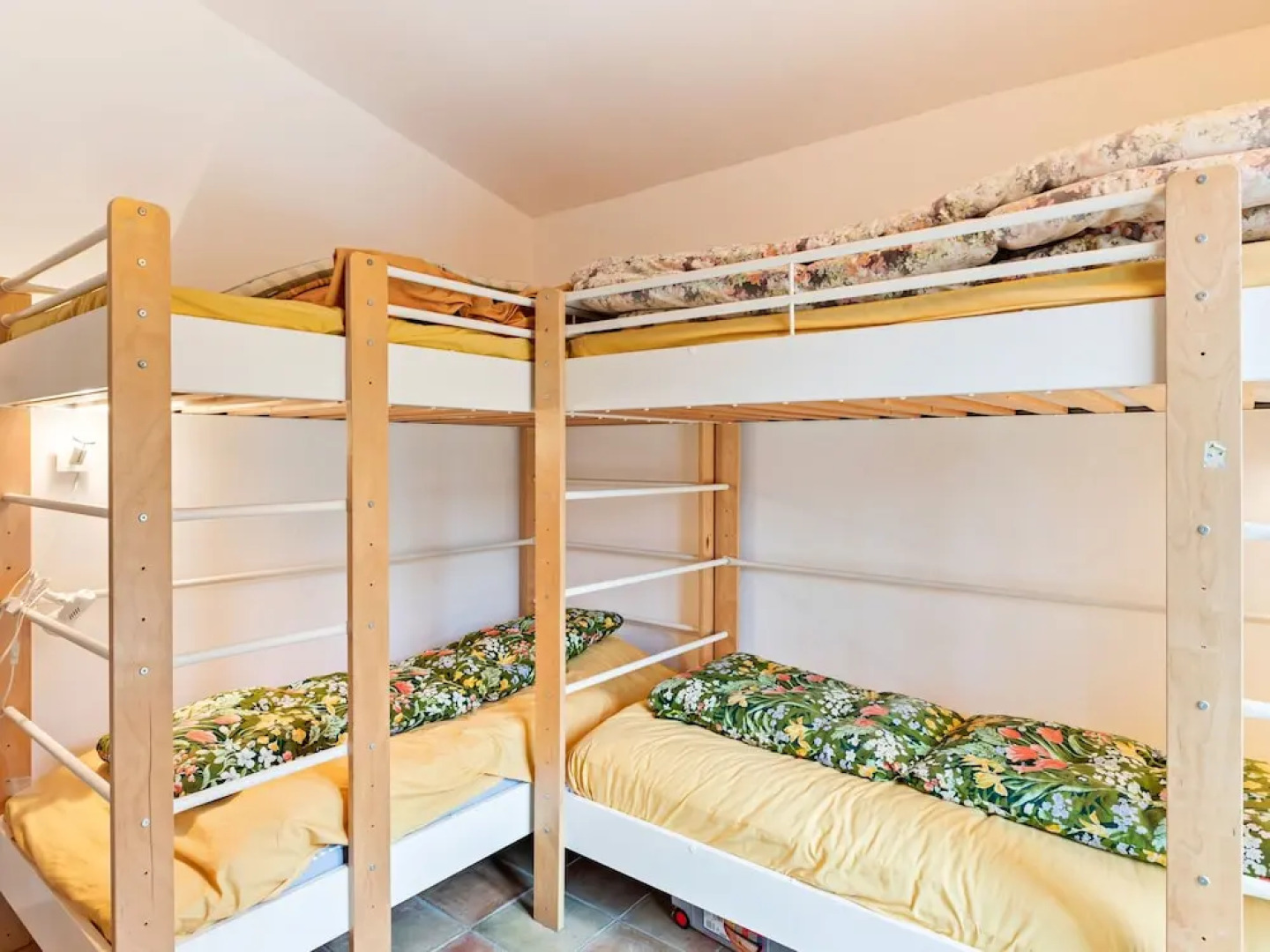 Lavish Villa in Bagnols-en-forêt With Swimming Pool