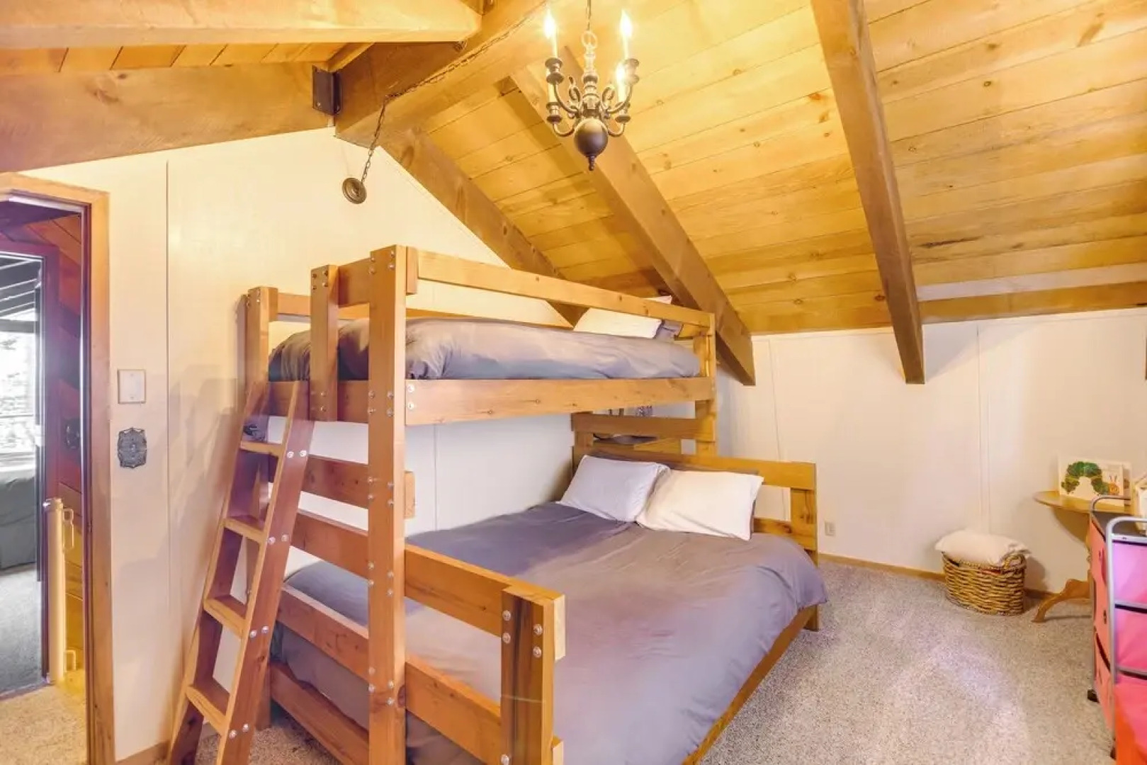 Woodsy Lake Almanor Cabin w/ Community Perks!