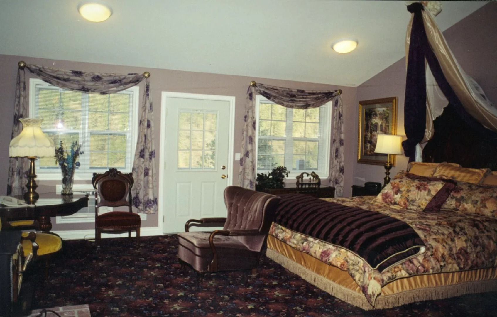 Hearthstone Elegant Lodge by the River