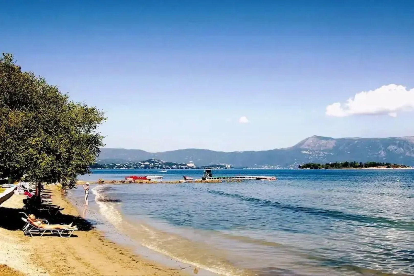 Riverside Villa 8 Persons With Access to the sea