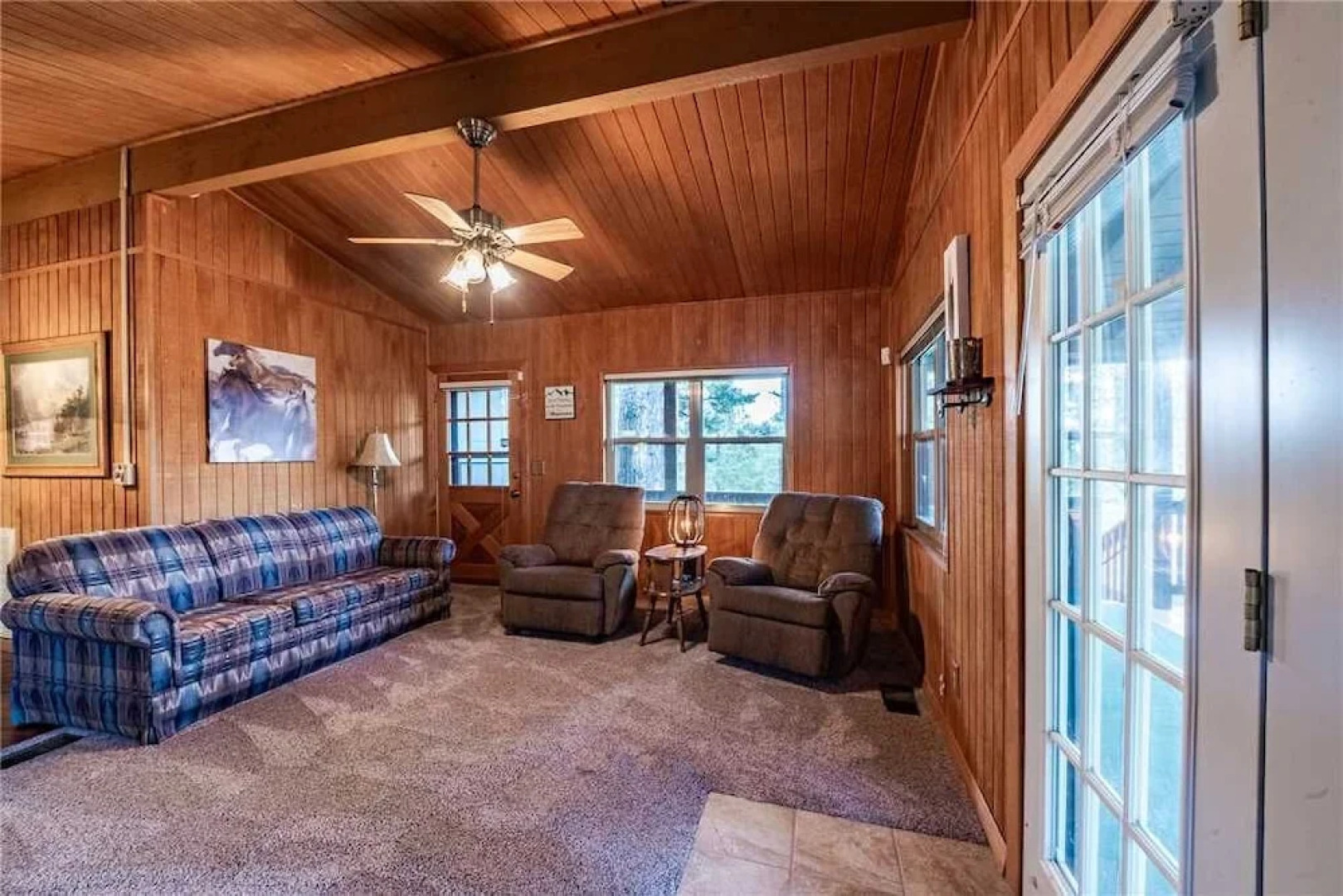 Wild Horse Retreat - Two Bedroom Cabin with Hot Tub