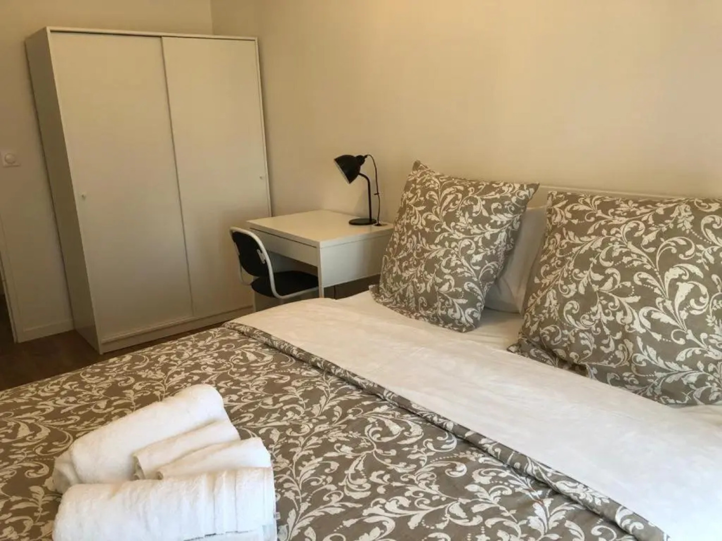 Apartment in Paris Suburb, 15 minutes to center.