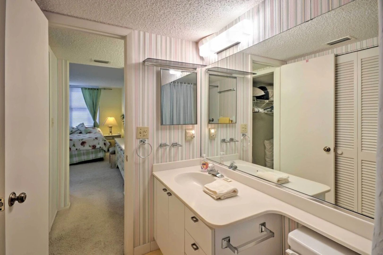 Beachfront Sarasota Resort Condo: Siesta Key View!