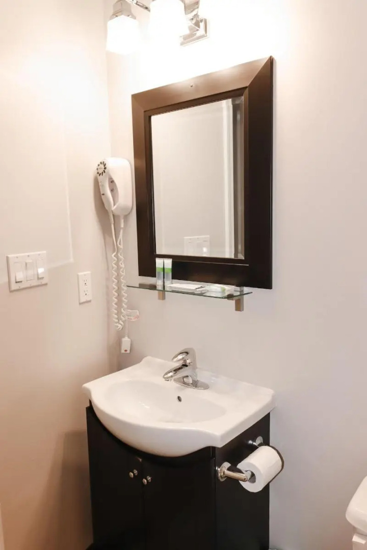 Sportsman's Inn on the Harbour Front