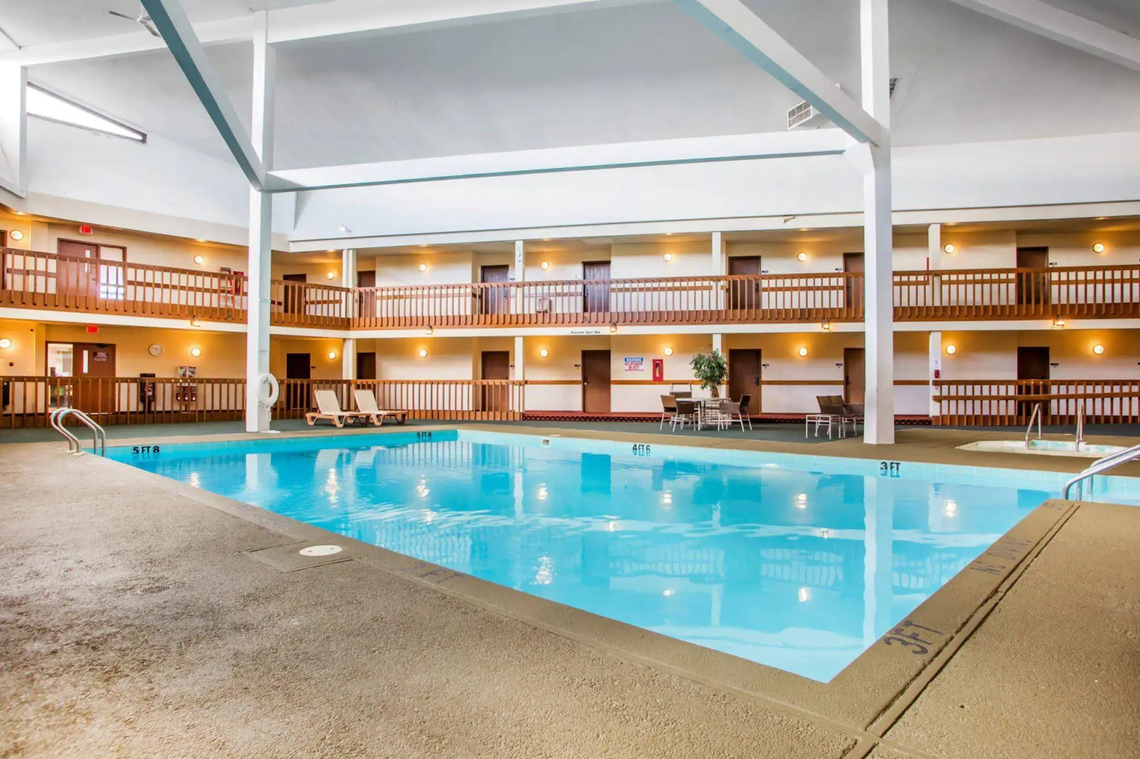 Econo Lodge Inn & Suites Stevens Point