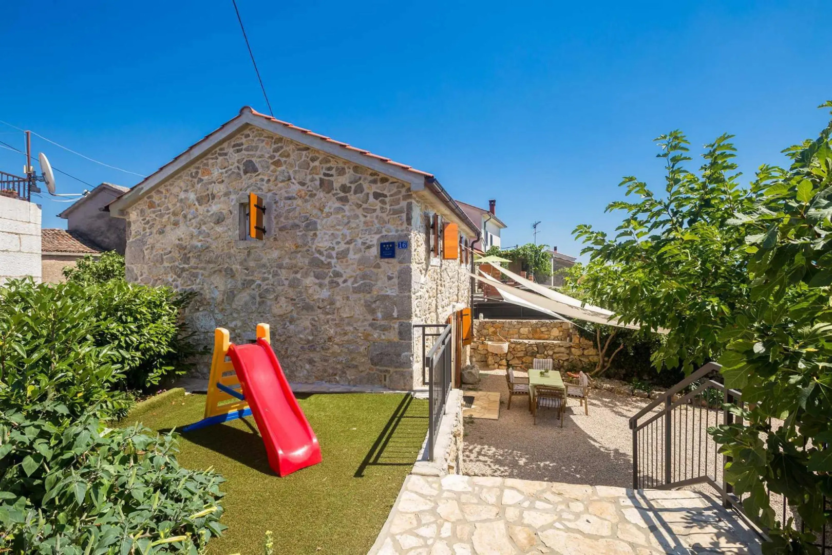 Holiday House Lara 04401