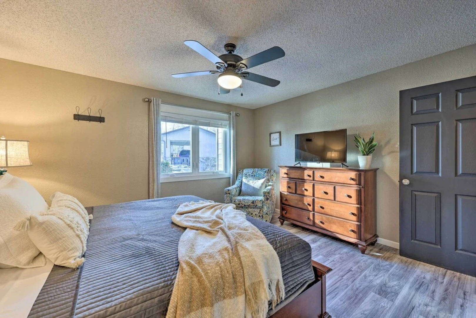 Bella Vista Home w/ Deck + Trails: On Golf Course!