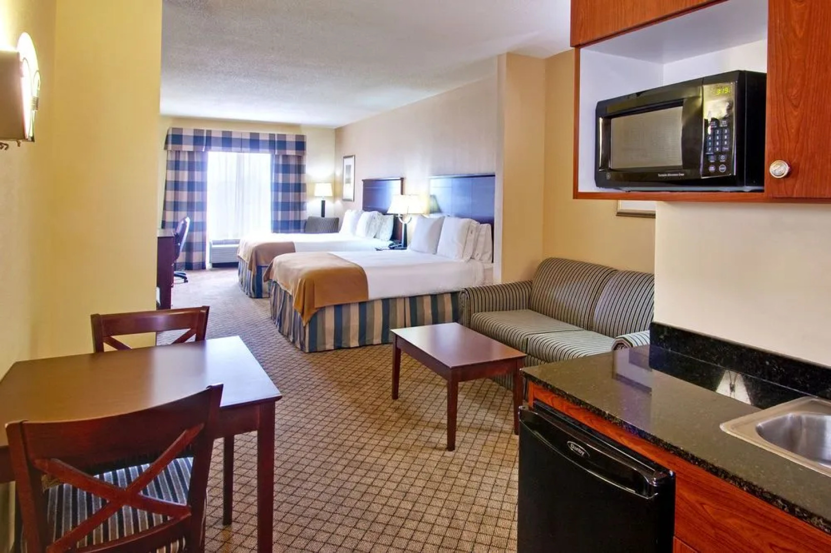 Holiday Inn Express Hotel & Suites Millington-Memphis Area