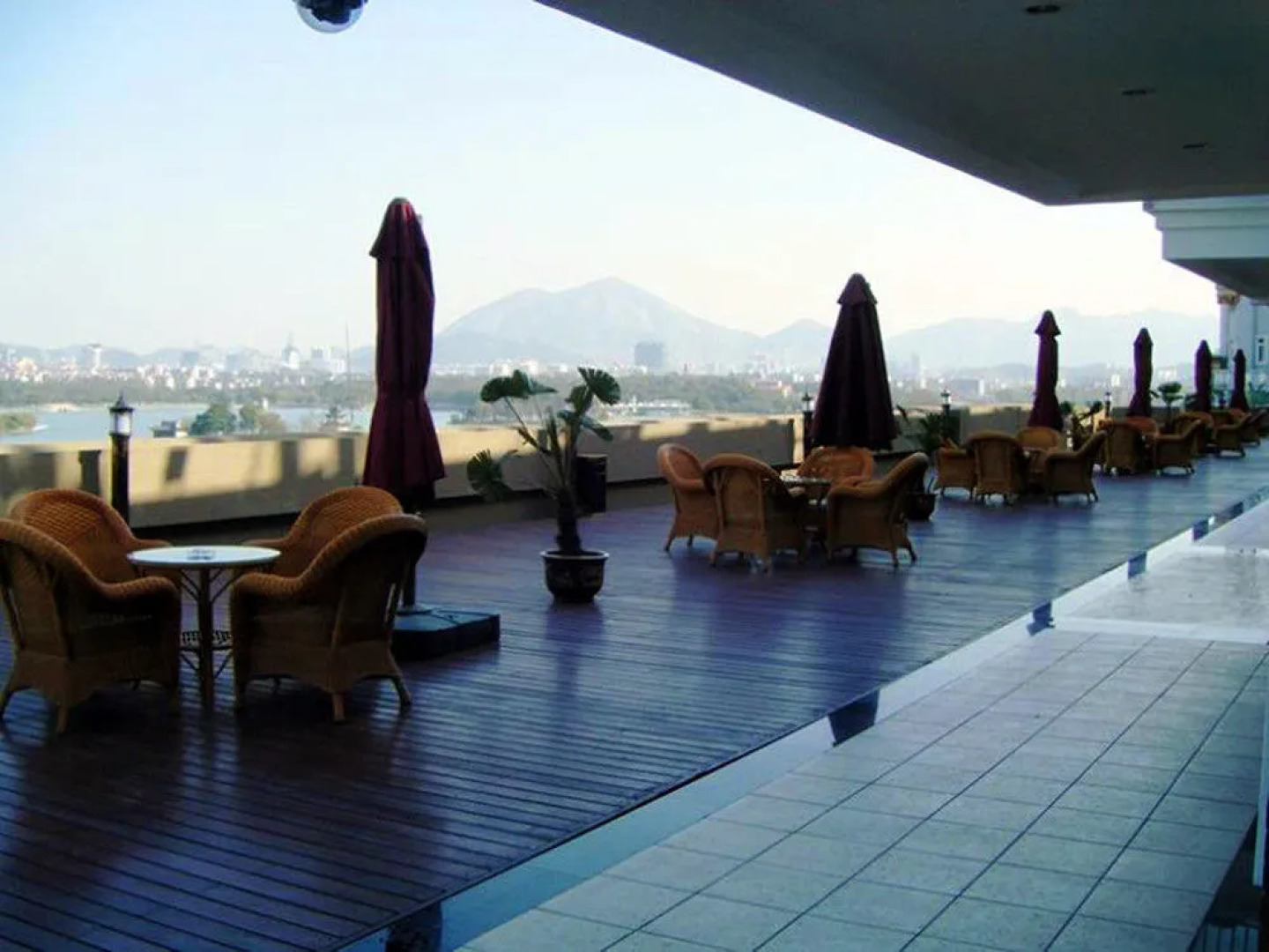 Lake View Garden Hotel