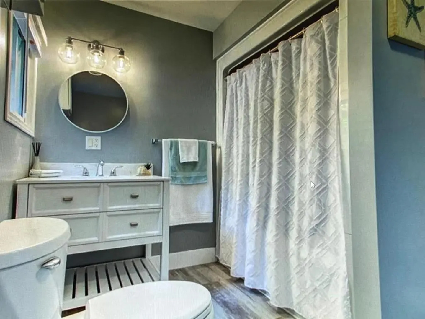 Beachy Chic-Completely renovated- Steps to the Beach