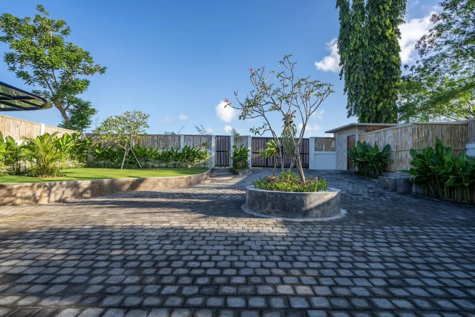 Beefy Dragon Villa by Betterplace