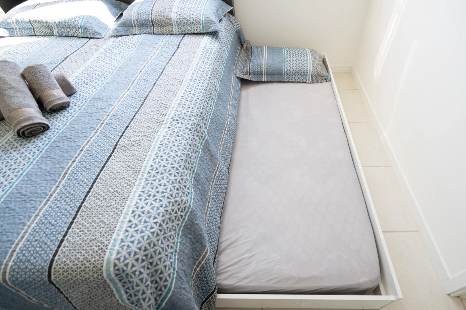 Apartamentos em Bal Piçarras 150 M DA PRAIA com SACADA, WI-FI, PISCINA, PORTARIA 24h, PLAYGROUND e vaga de GARAGEM