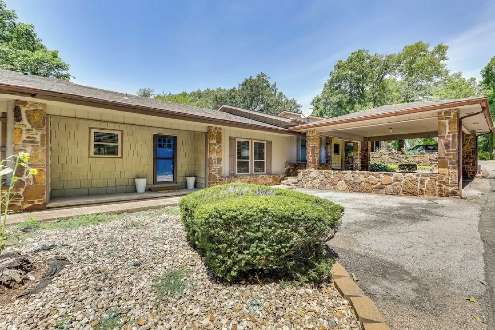 Serene Bella Vista Getaway Near Trails!