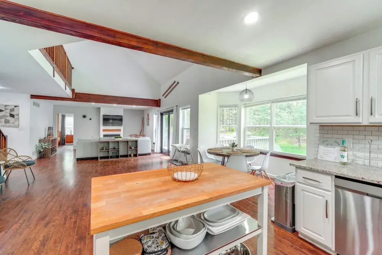 Tannersville House: Bar & Deck, 2 Mi to Ski Resort