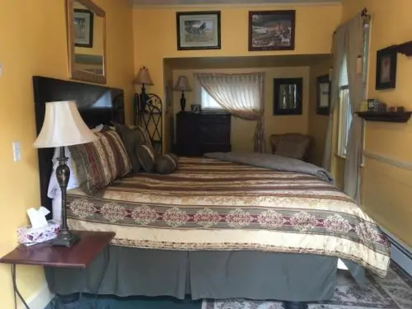 Glass Magnolia Bed And Breakfast