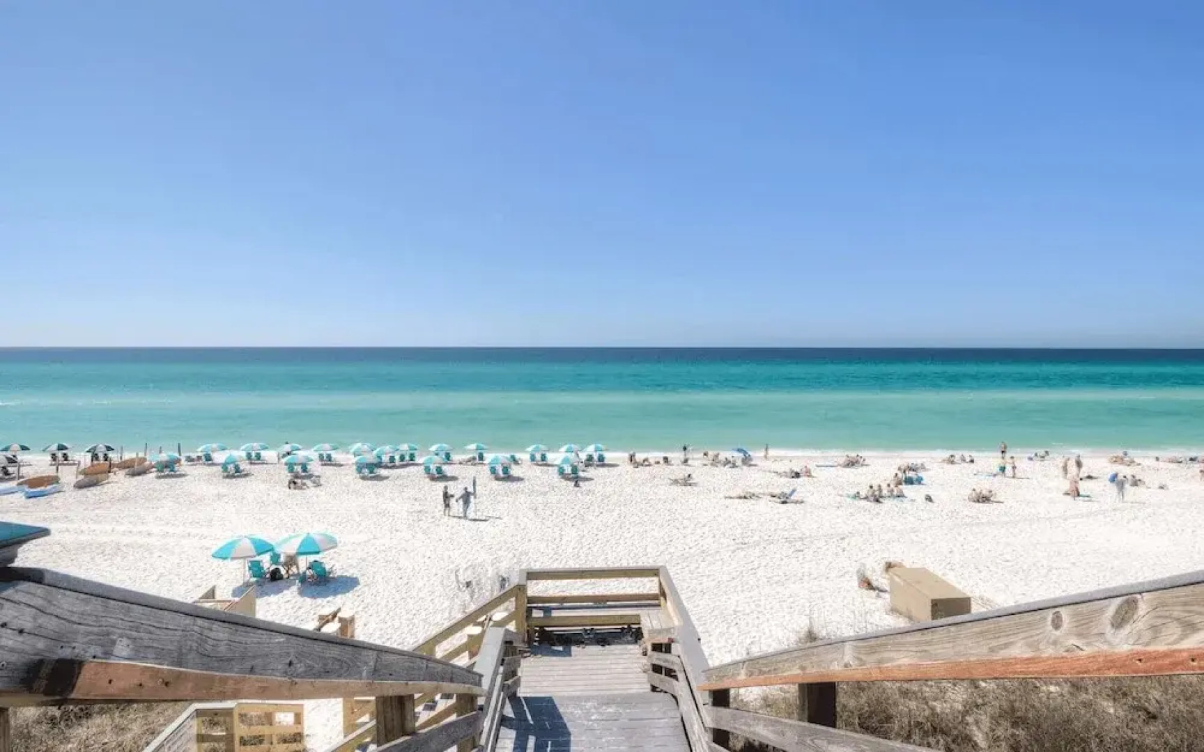 Dunn Inn 2 by Avantstay Walk to Beach, Pool Access, Sleeps 17!