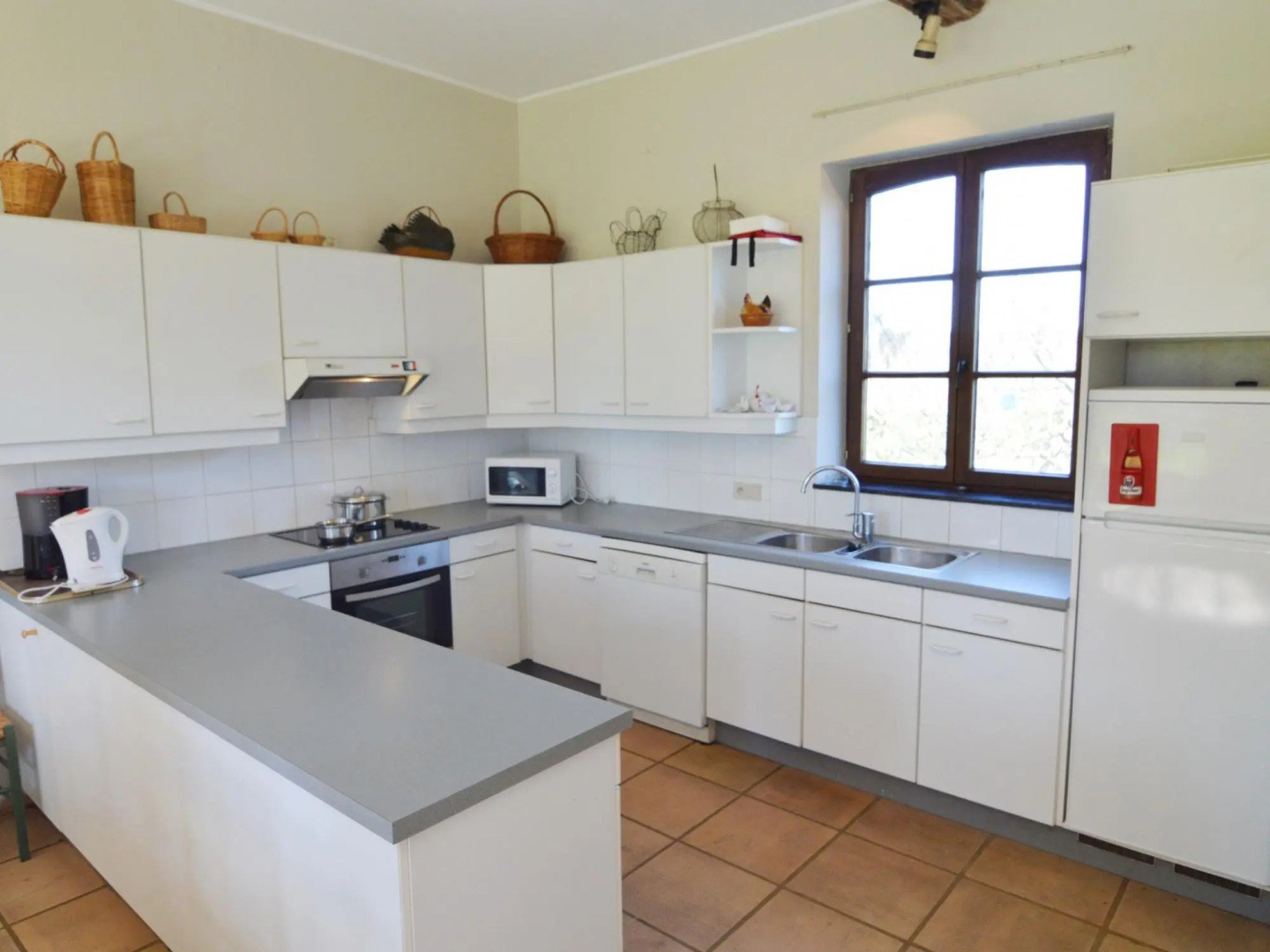 Cottage With Tennis Court