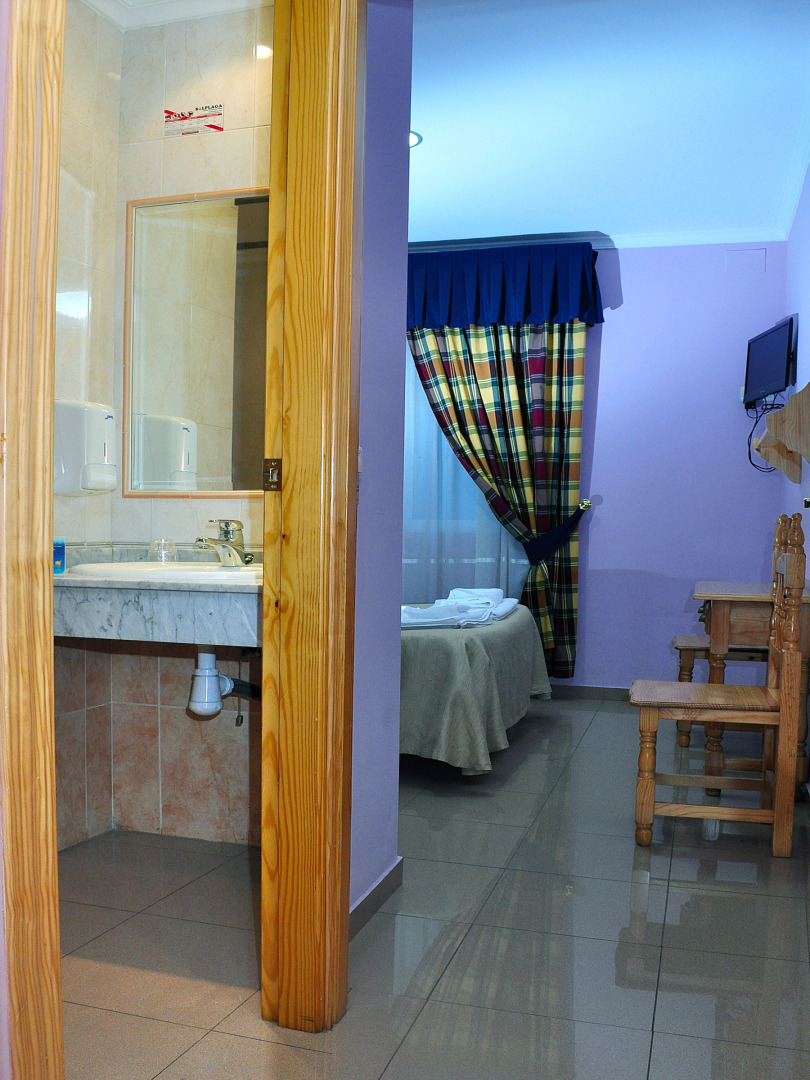 Hostal Valdepeñas by Bossh Hotels