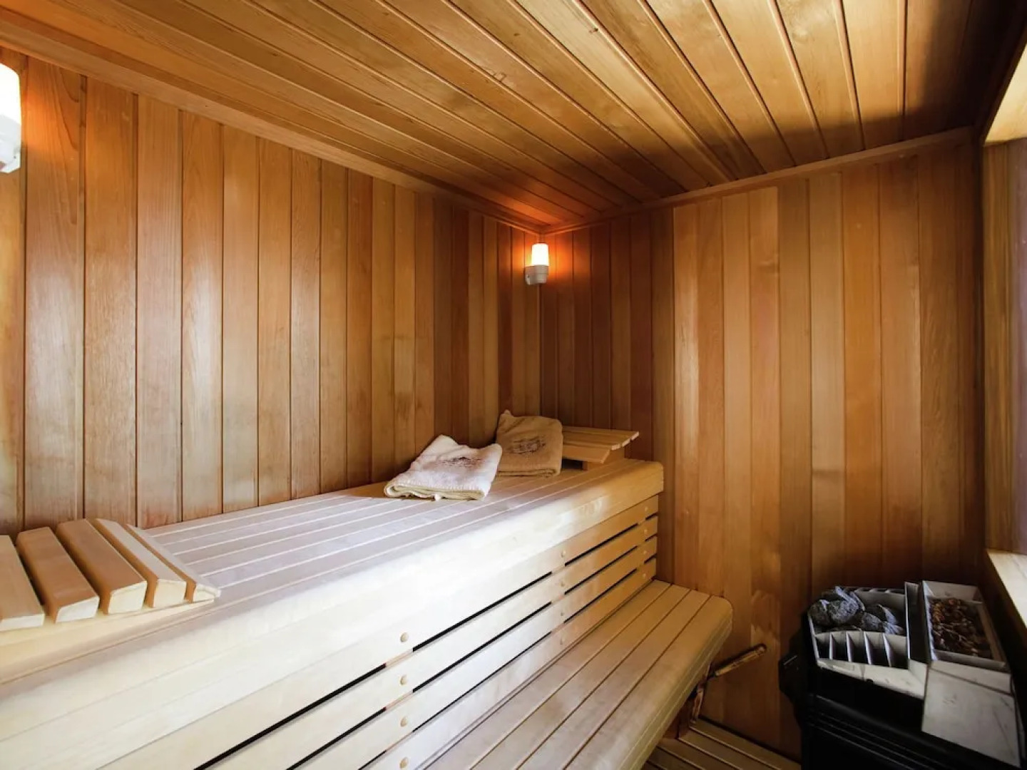 Hilltop Villa in Mandelieu-la-napoule With Sauna & Pool