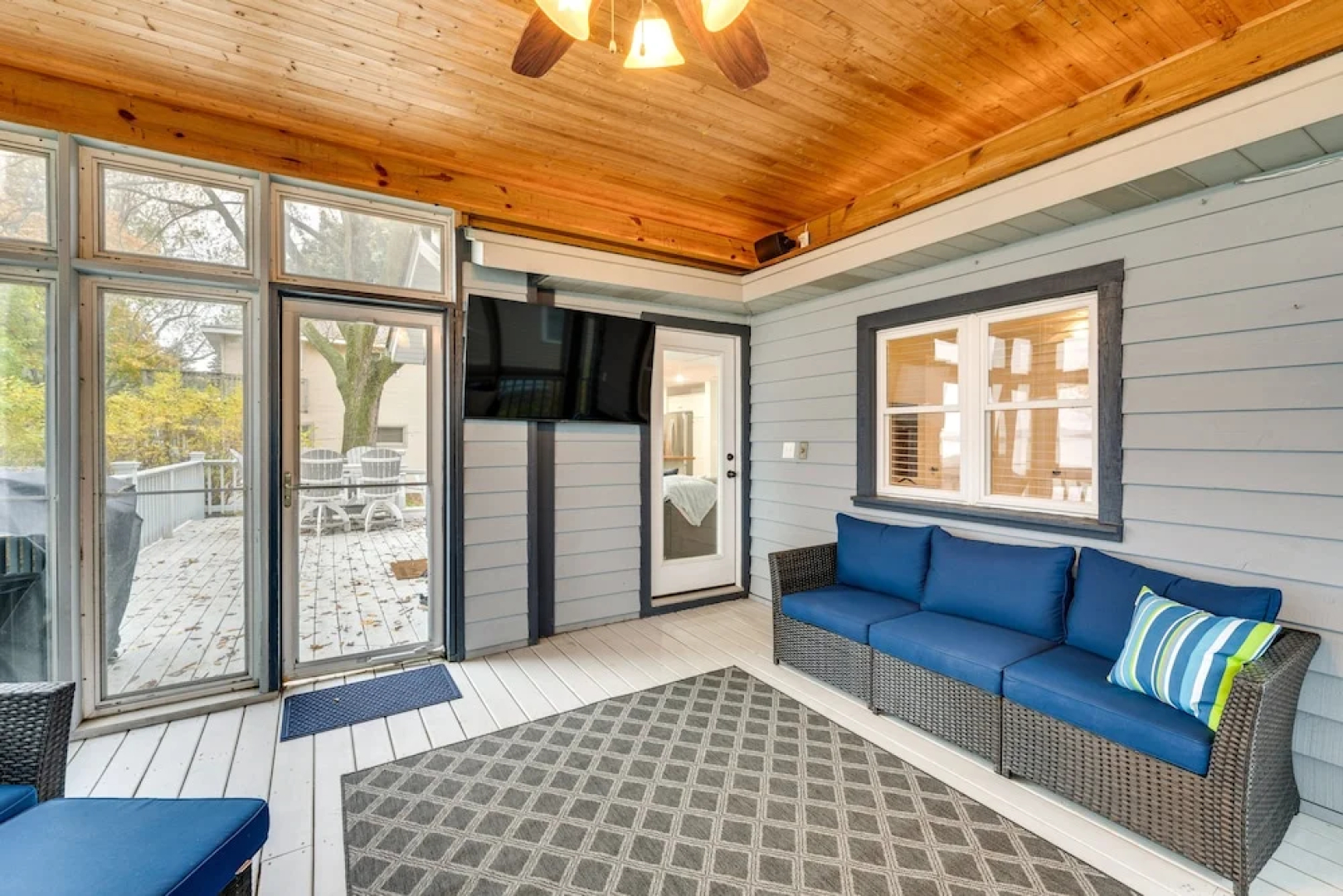 Lakefront Edgerton Cottage w/ Deck & Grill!