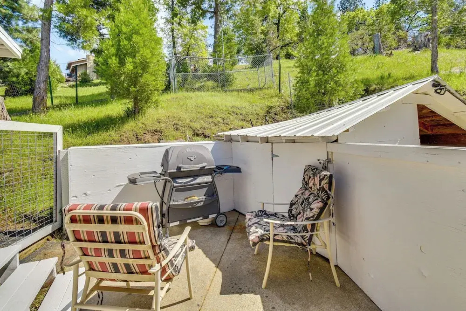 Peaceful Groveland Home w/ Deck + Fire Pit!