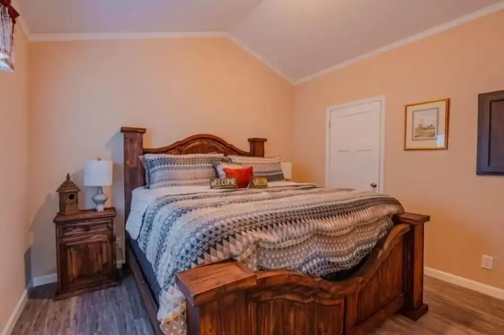 Little Lodge With Hot Tub on the Back Deck by Redawning