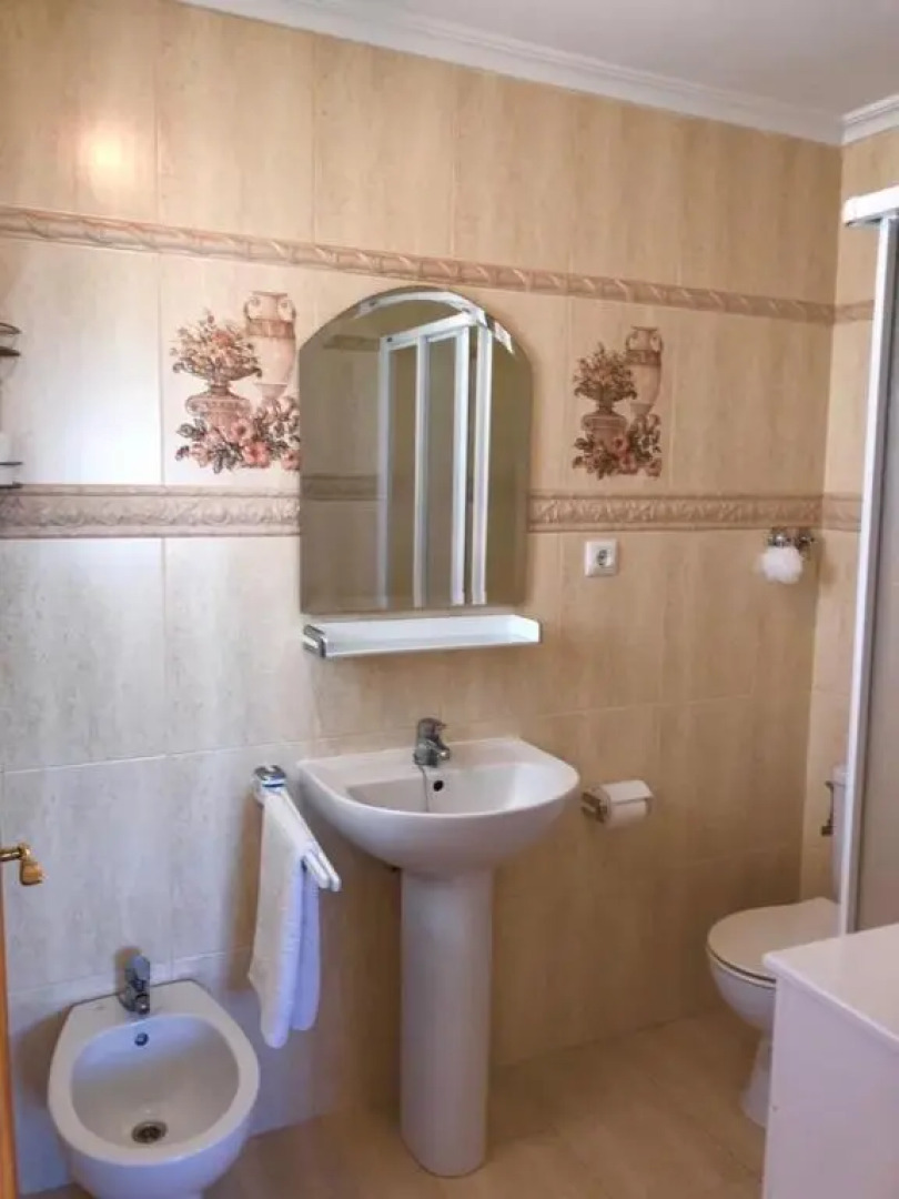 4 Bed 3 Bath Villa Sleeps 8, Pool Wifi Tv Close to Beach Restaurants and Shops