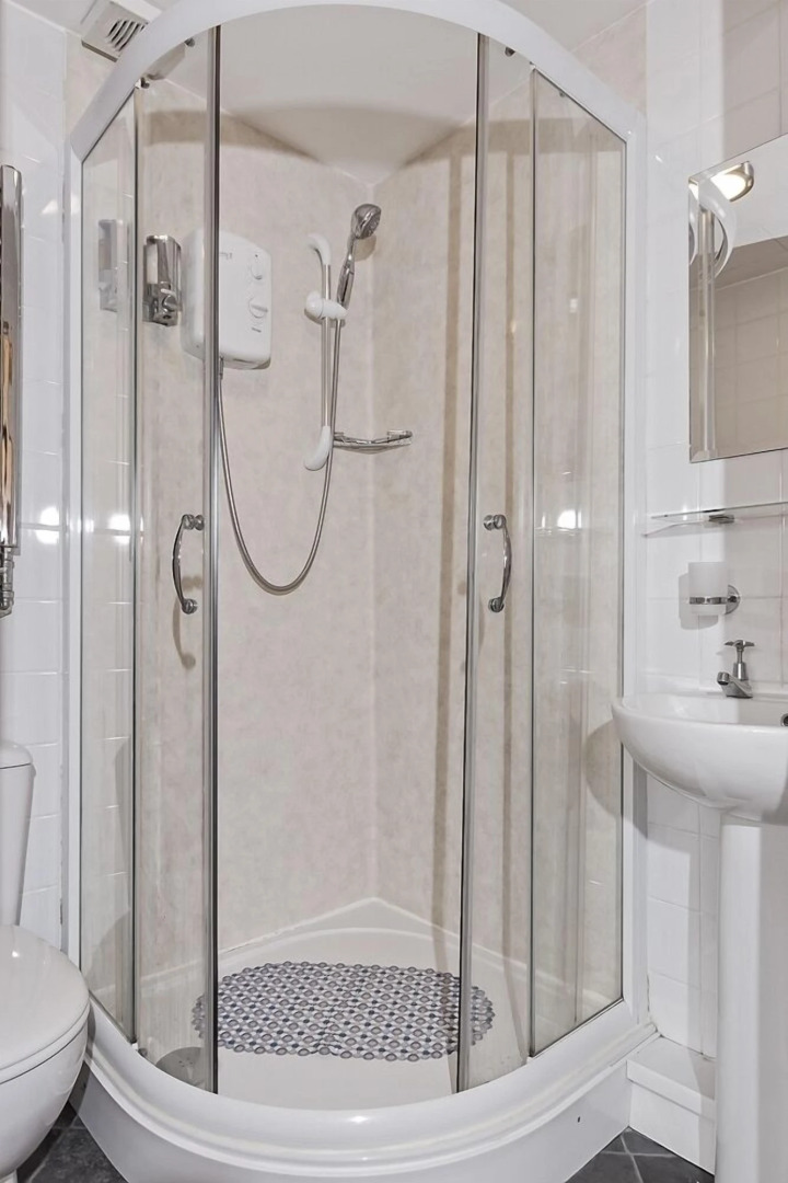 Thorne Central Guest House