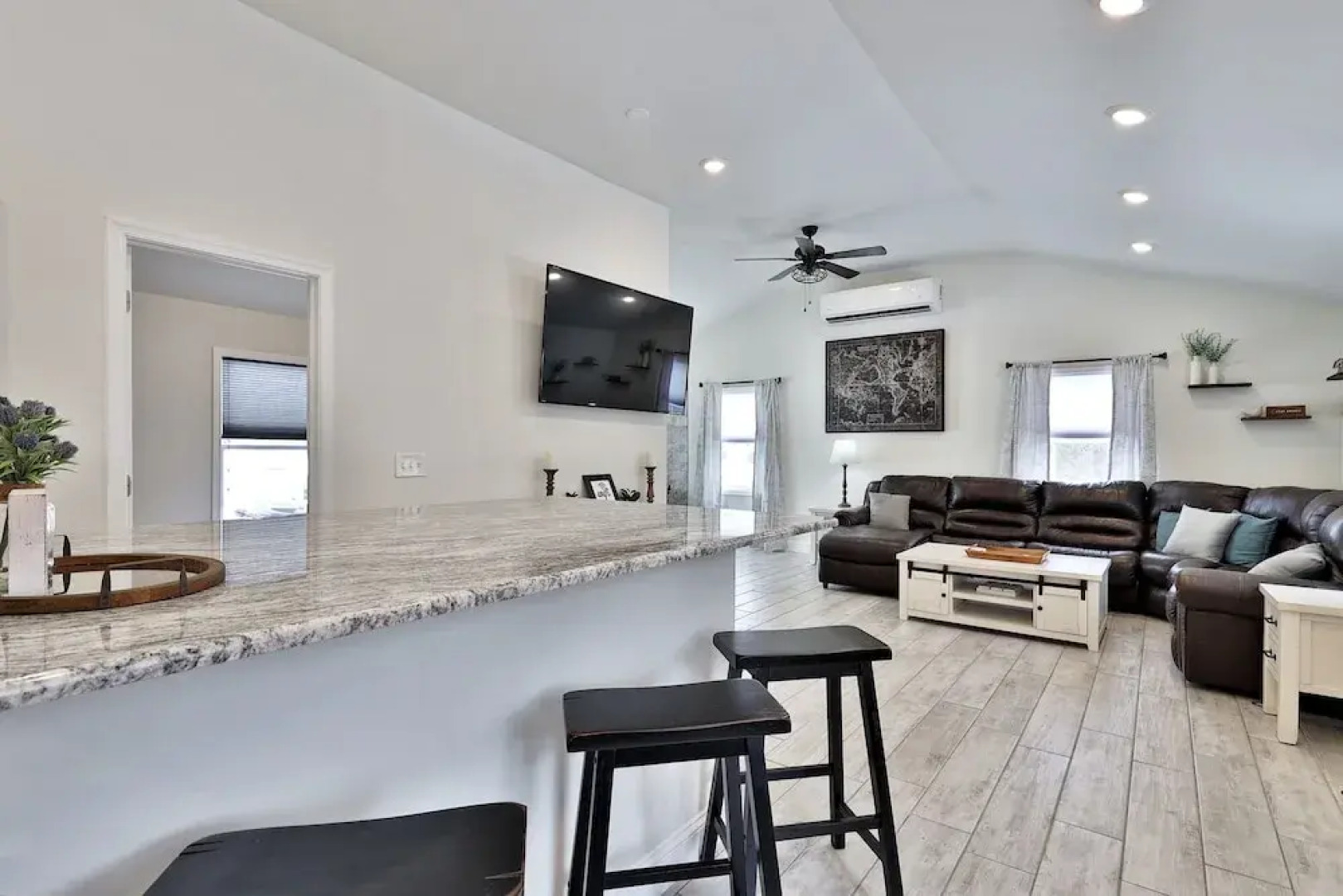 Rutland's Hidden Gem: 2 Br/1ba Renovated Home Close To Everything 2 Bedroom Home