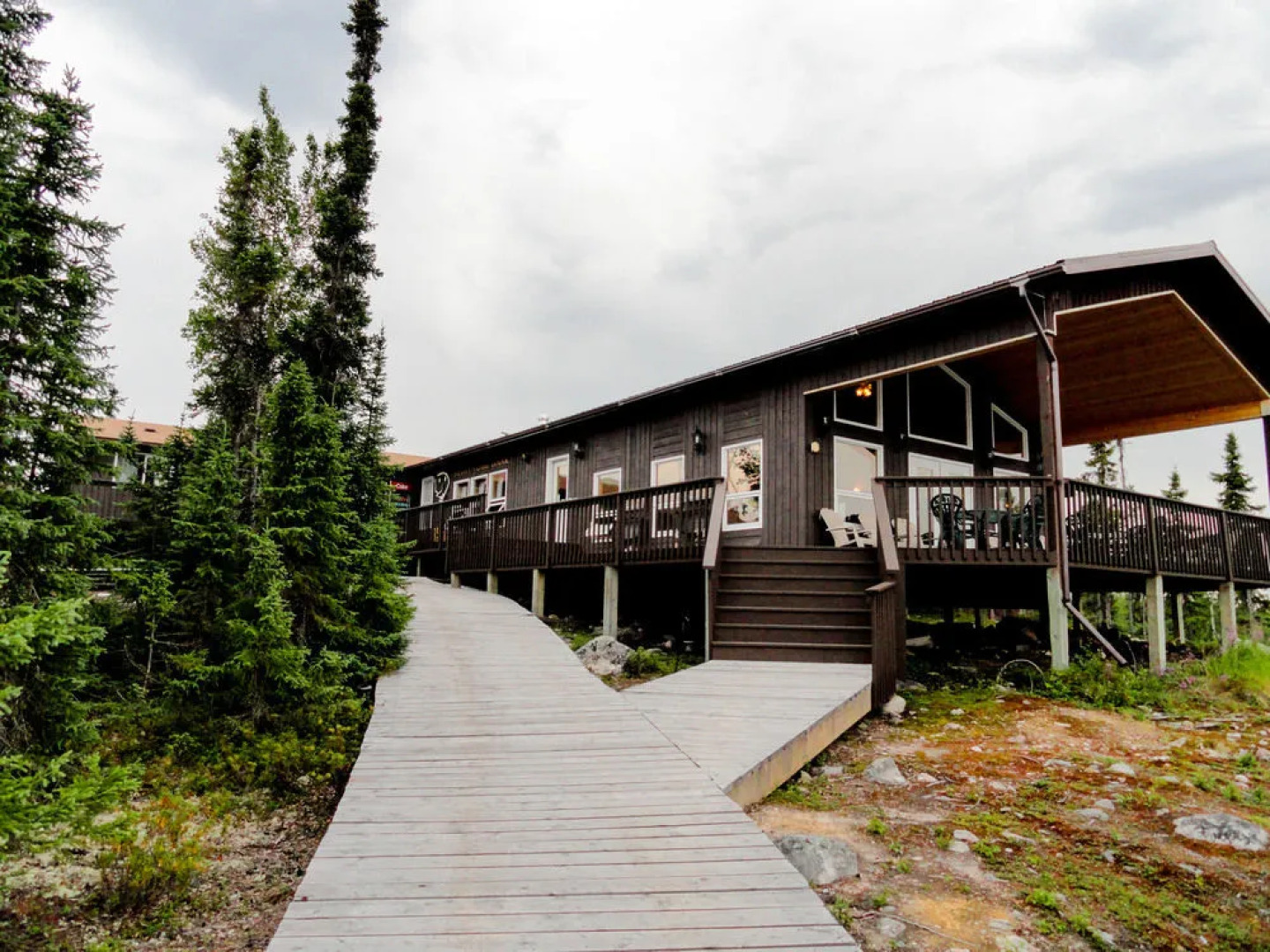 Selwyn Lake Lodge