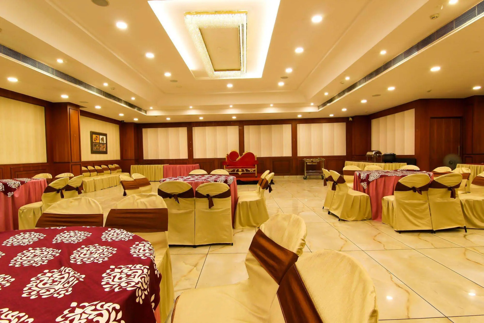 Townhouse OAK Hotel Edesia