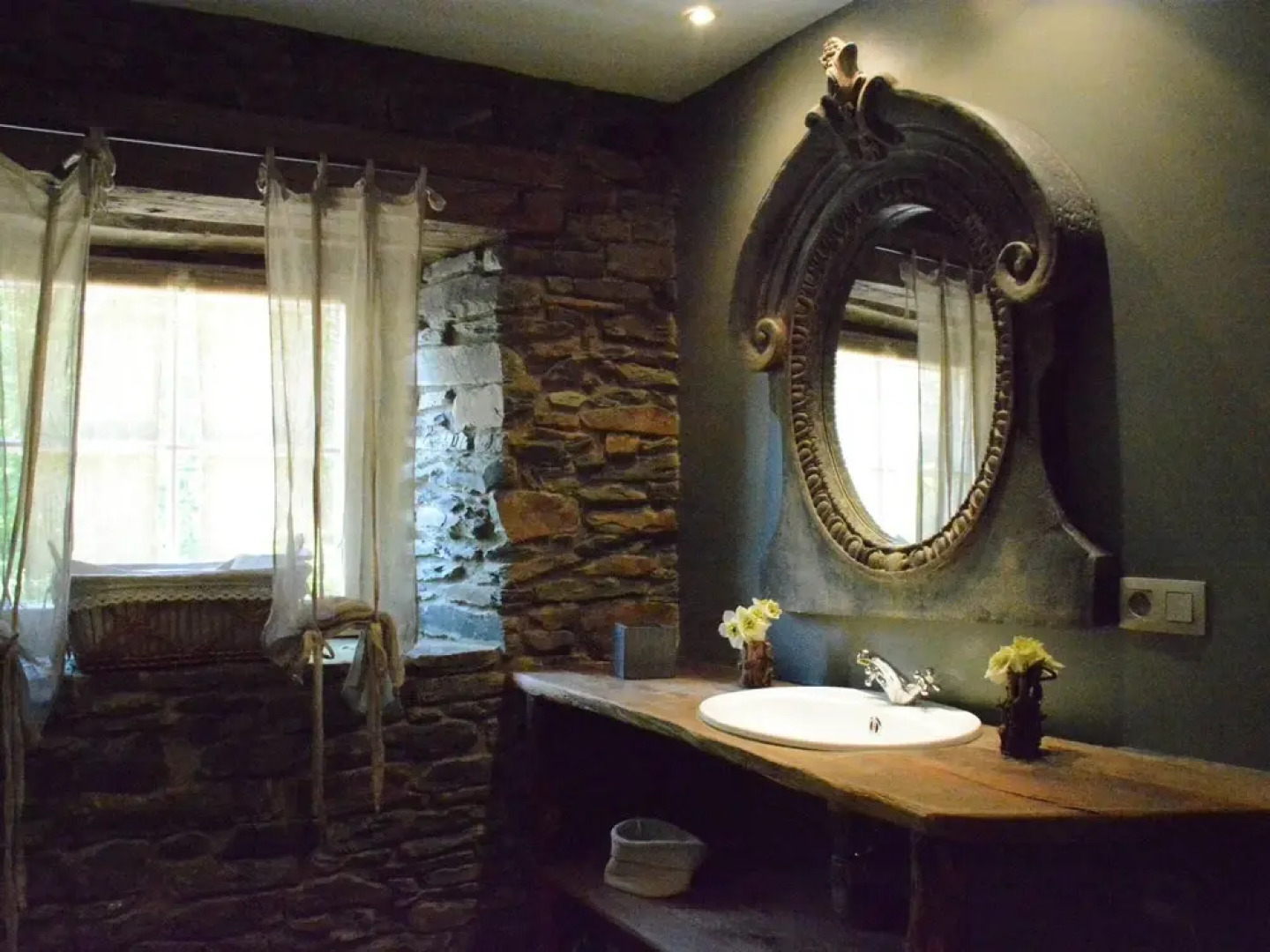 Cottage With Foosball & Garden