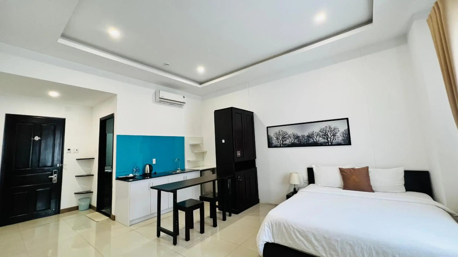 Phuong Dong Hotel & Apartment
