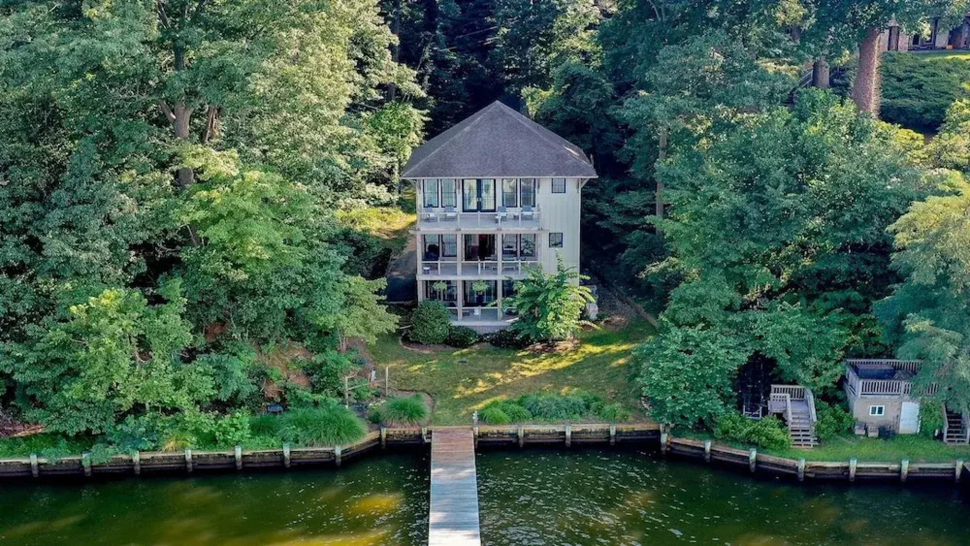 Epic Views Of The Severn River Await You! 3 Bedroom Home by Redawning