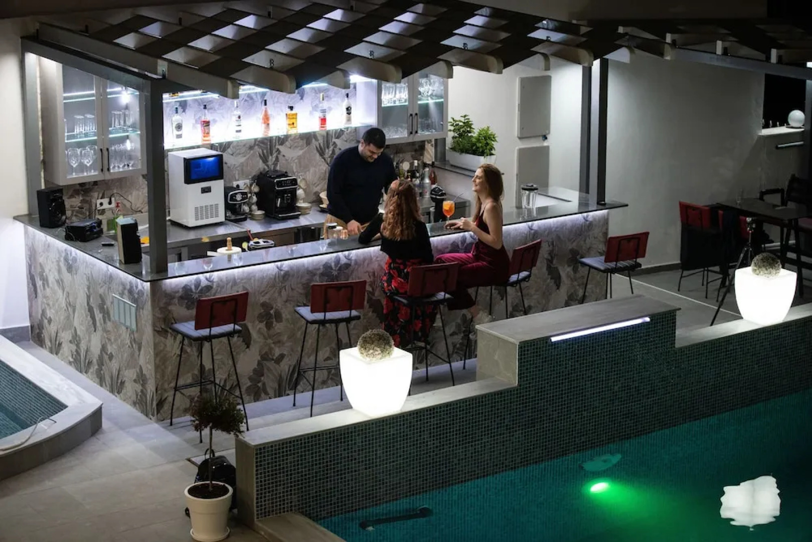 Aeonian Luxury Suites