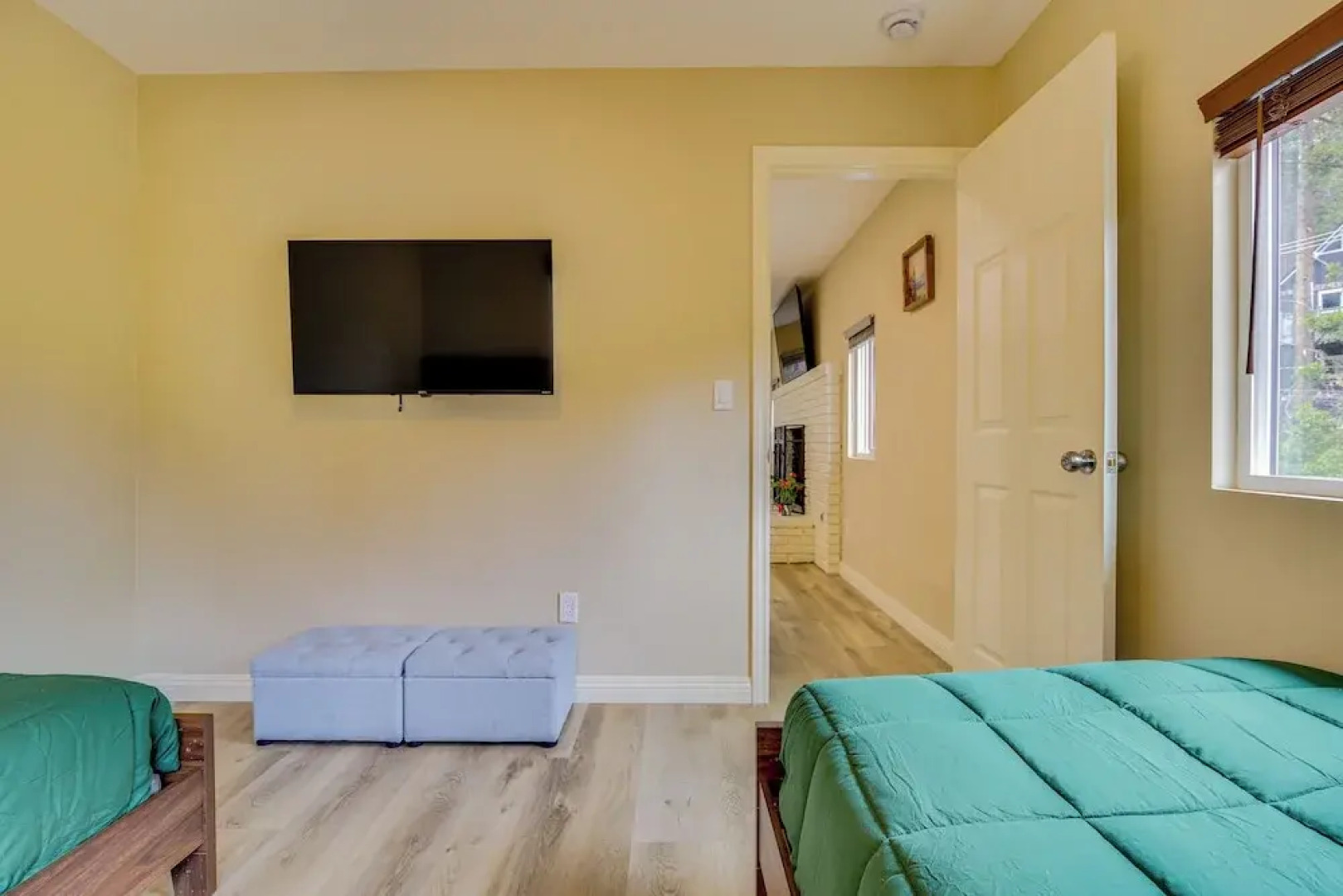 4 Mi to Lake Arrowhead: Cabin w/ Grill & Deck!