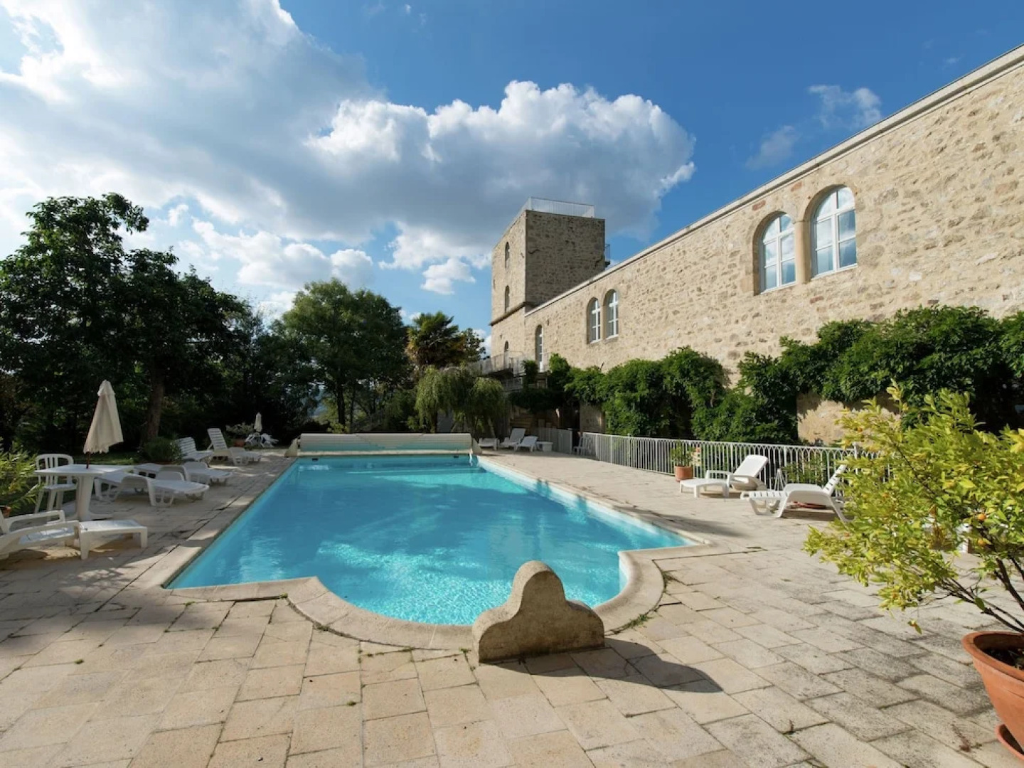 Premium Apartment in Saint-clair With Terrace