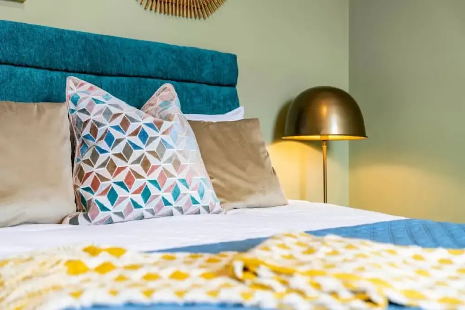 Stylish 4 Bed-town Centre